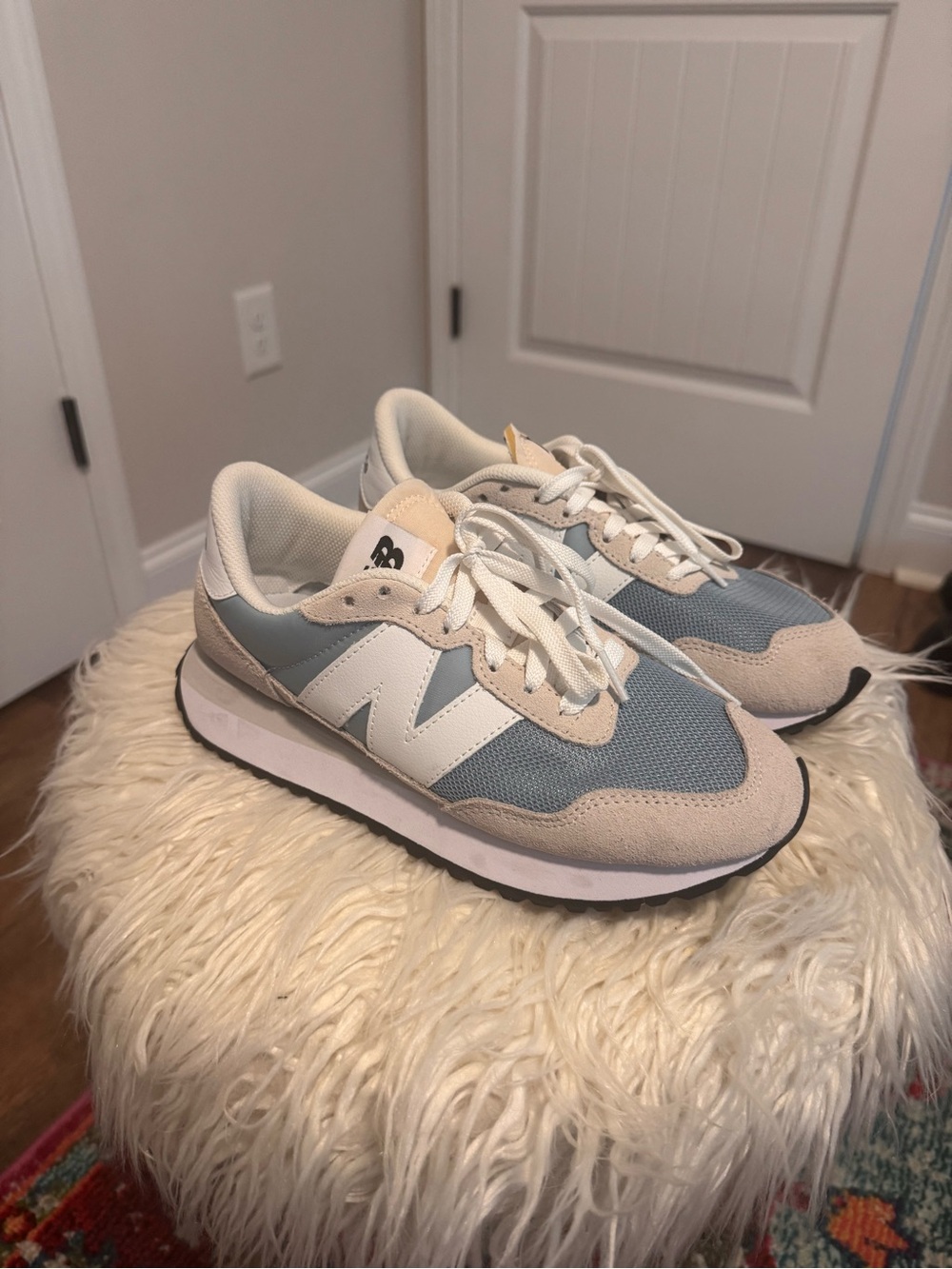 New Balance Women's Blue & Cream 237 size 8